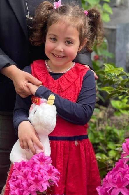 آذرنوش خراسانی ۸ساله