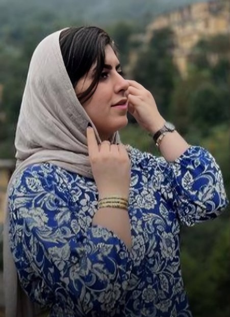 زهرا محمودپور